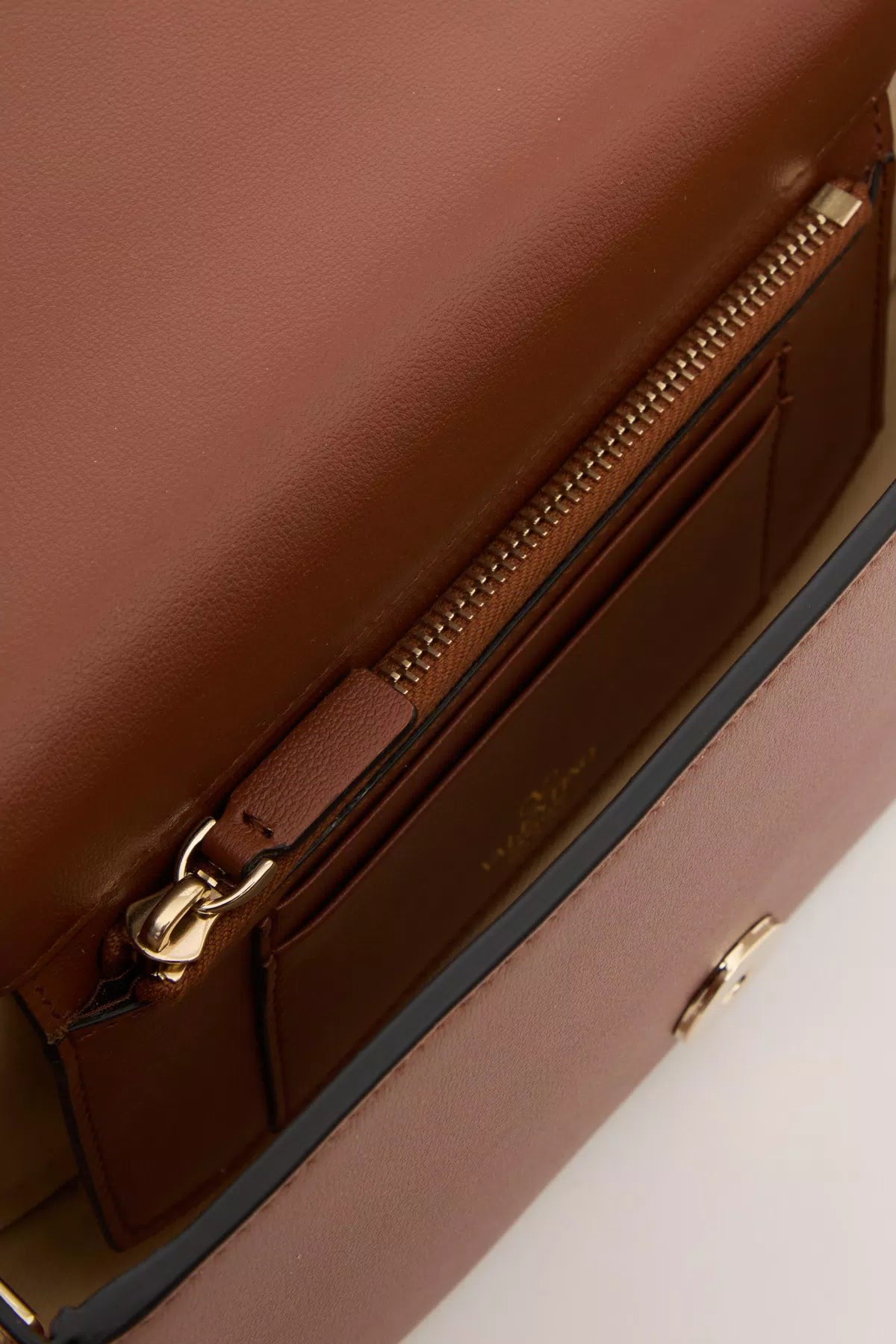 Vlogo walk chain pouch in calfskin