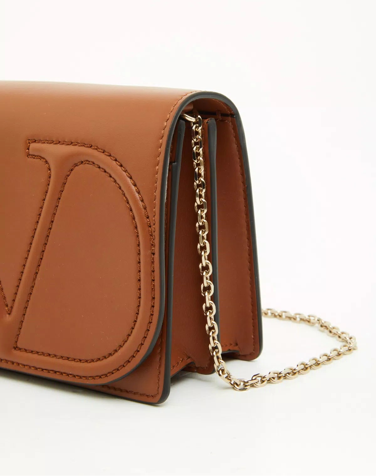 Pouch with vlogo walk calfskin chain