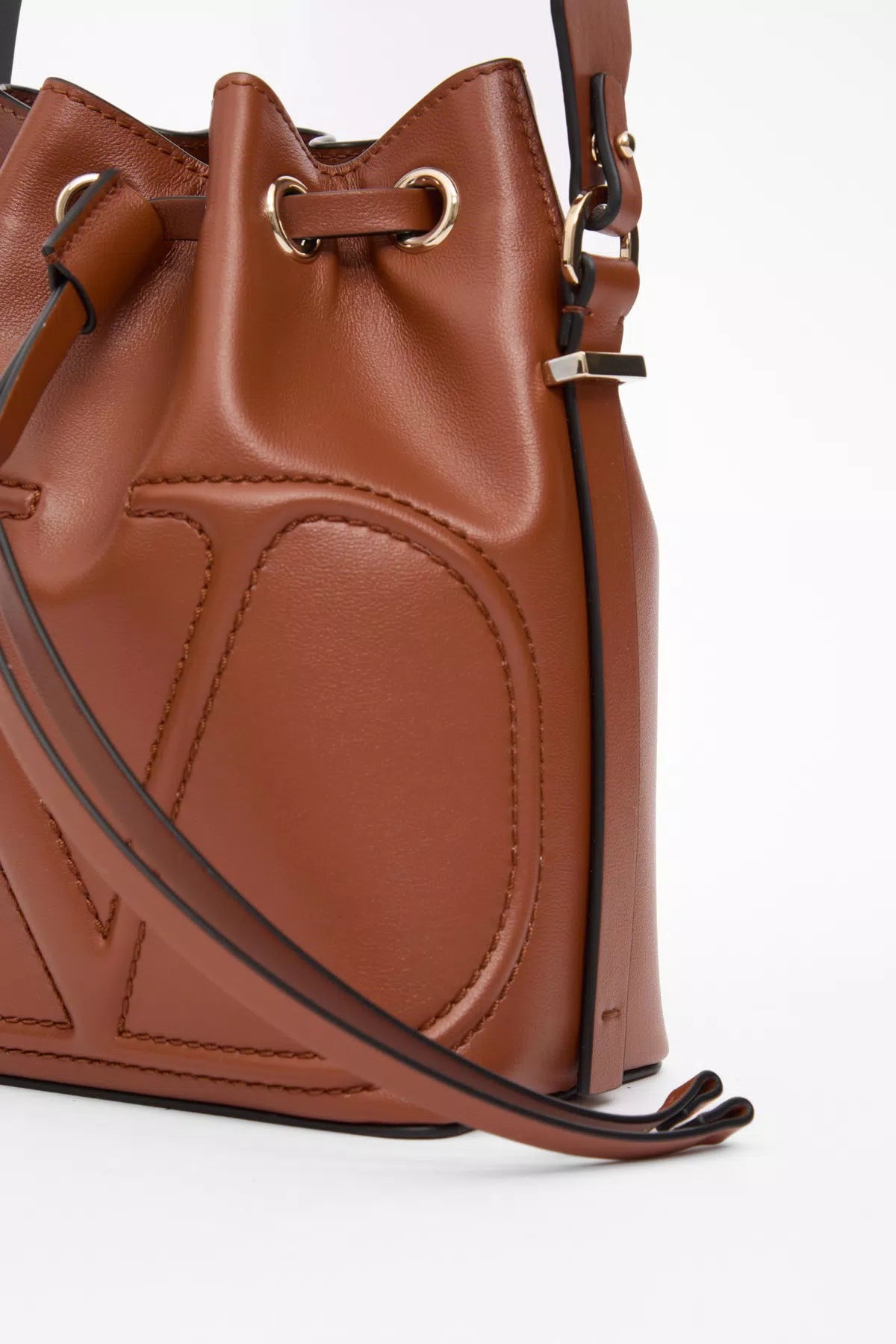 Vlogo walk bucket bag in calfskin