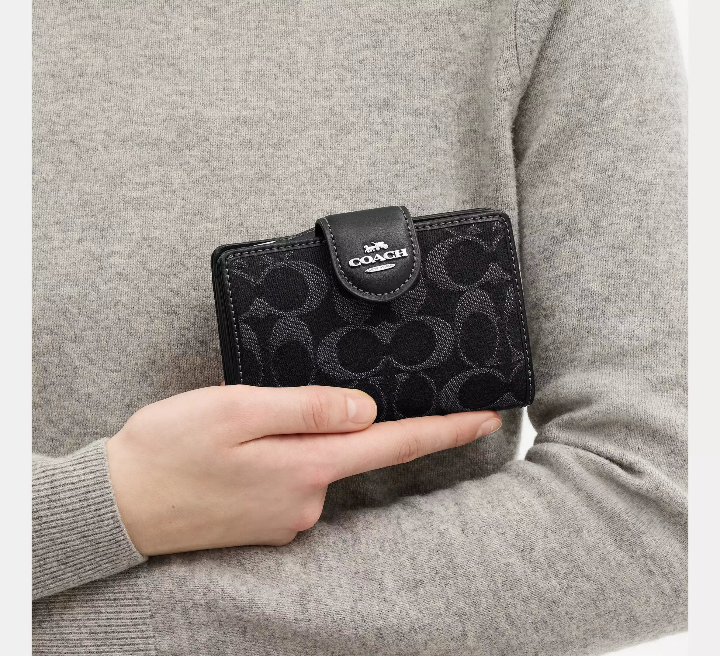 Medium Corner Zip Wallet In Signature Denim Silver/Black