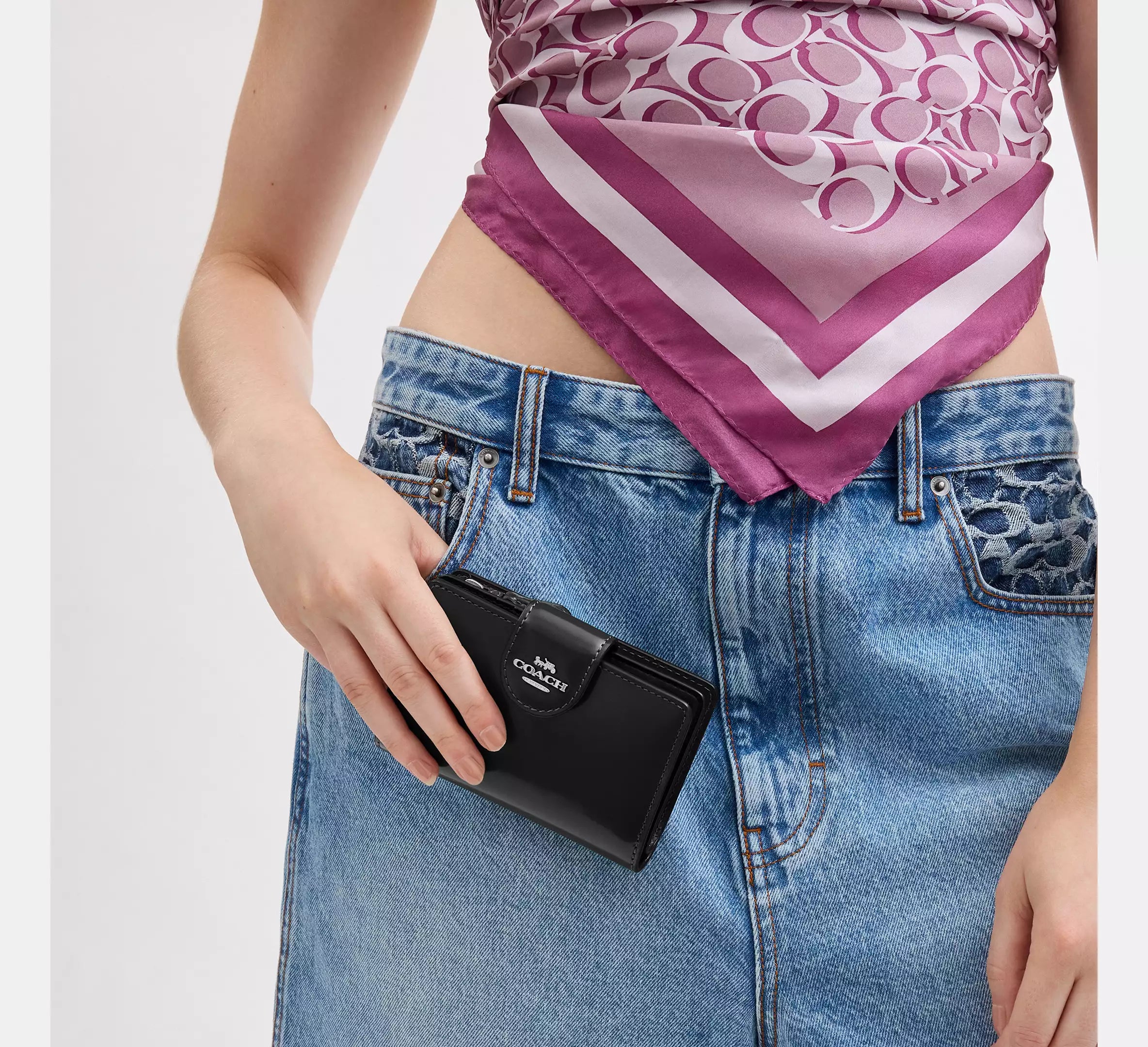 Medium Corner Zip Wallet novelty leather/Silver/Black