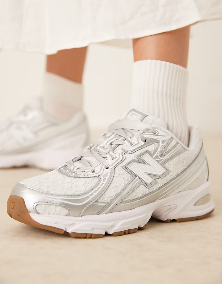New Balance 740 lace sneakers in white