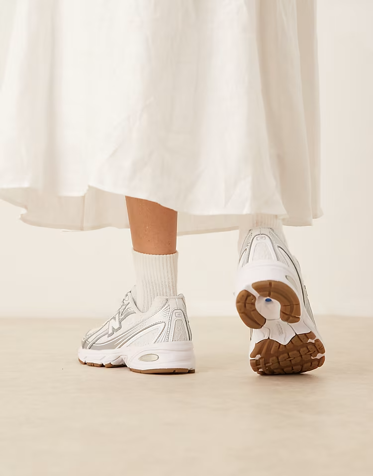 New Balance 740 lace sneakers in white