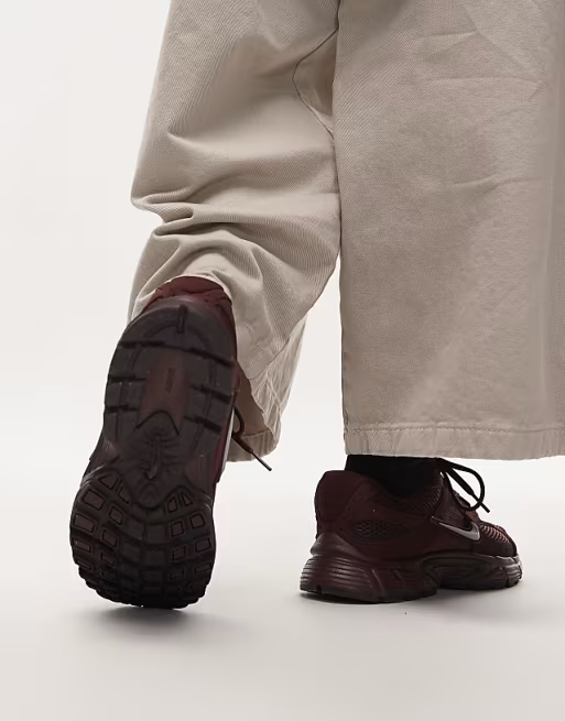 Nike V5 Rnr sneakers in burgundy