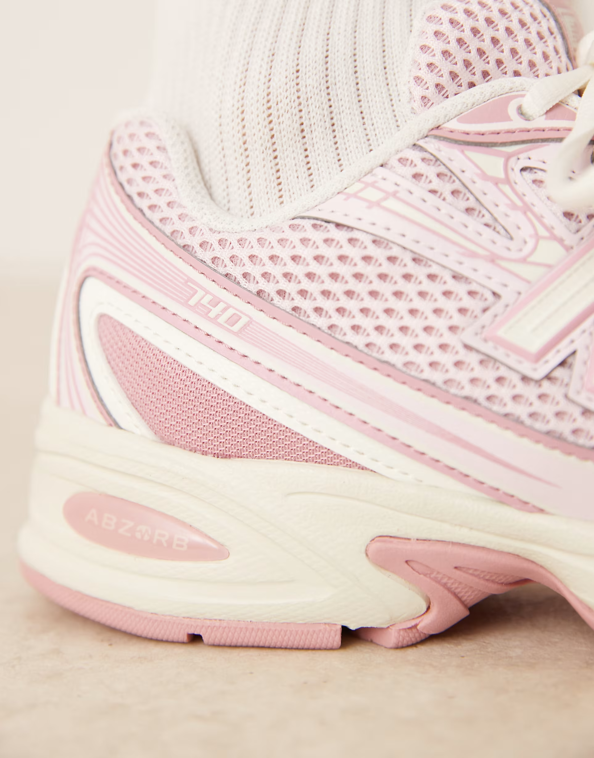 New Balance 740 sneakers in pink