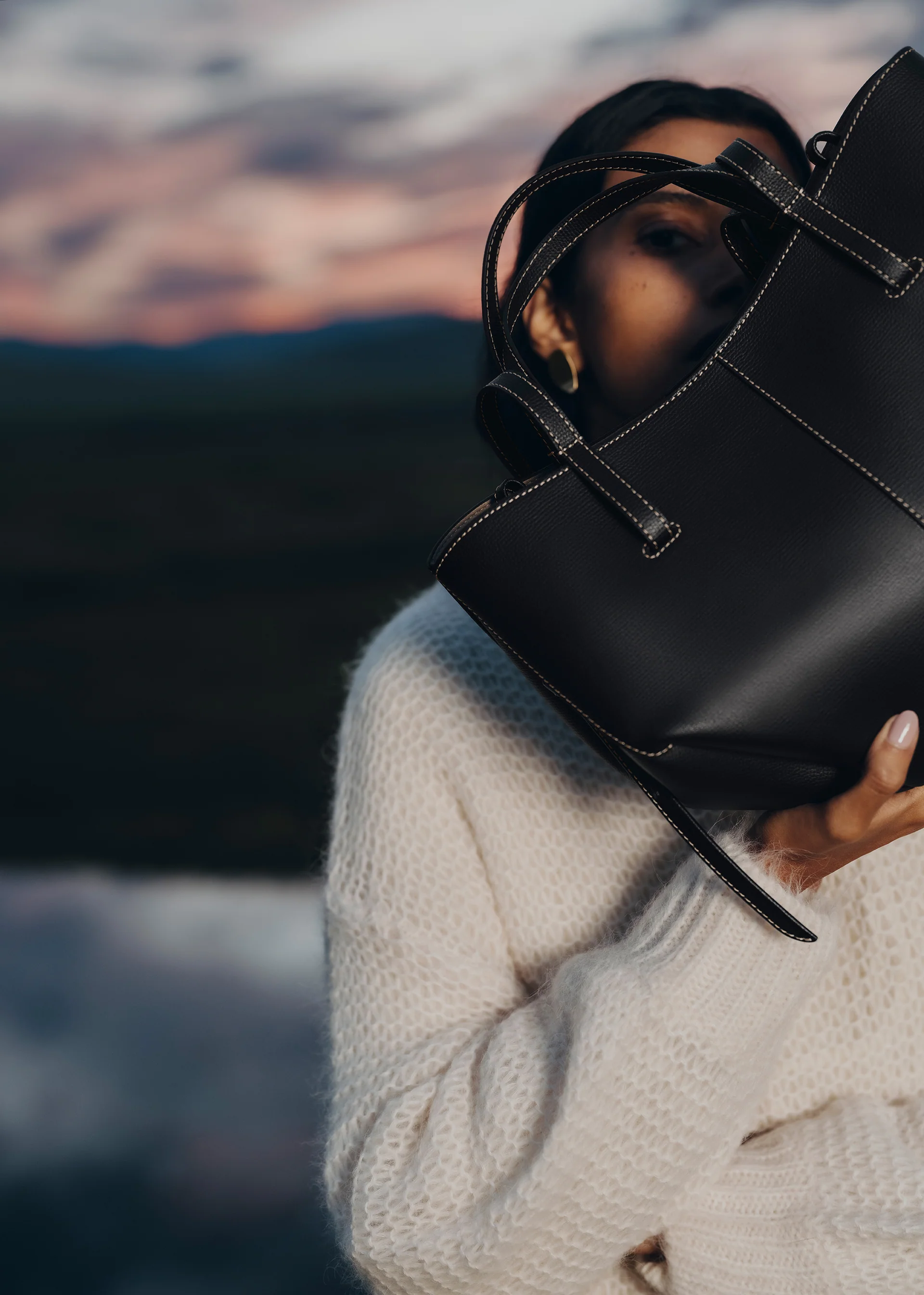 Cyme Mini Black with Ecru Stitching