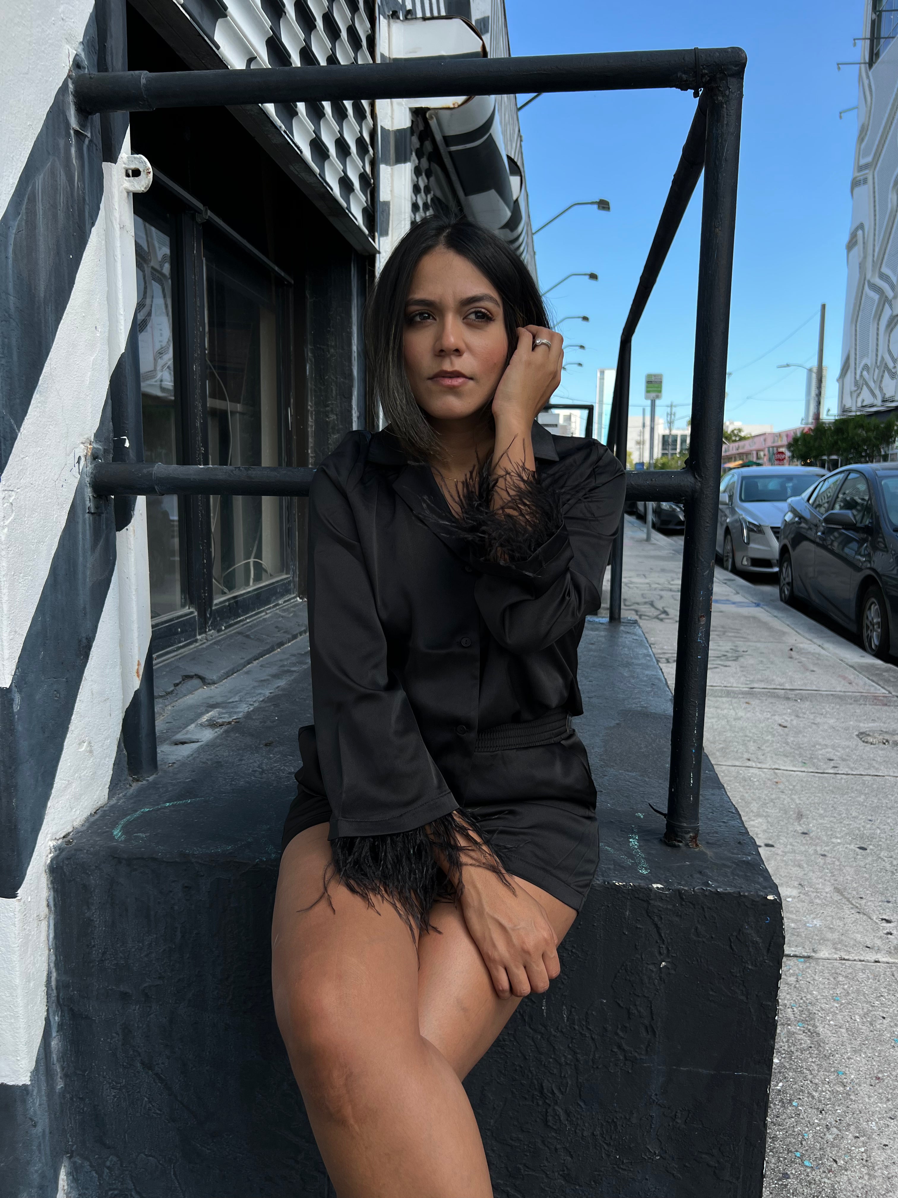 Set Satin with Feathers