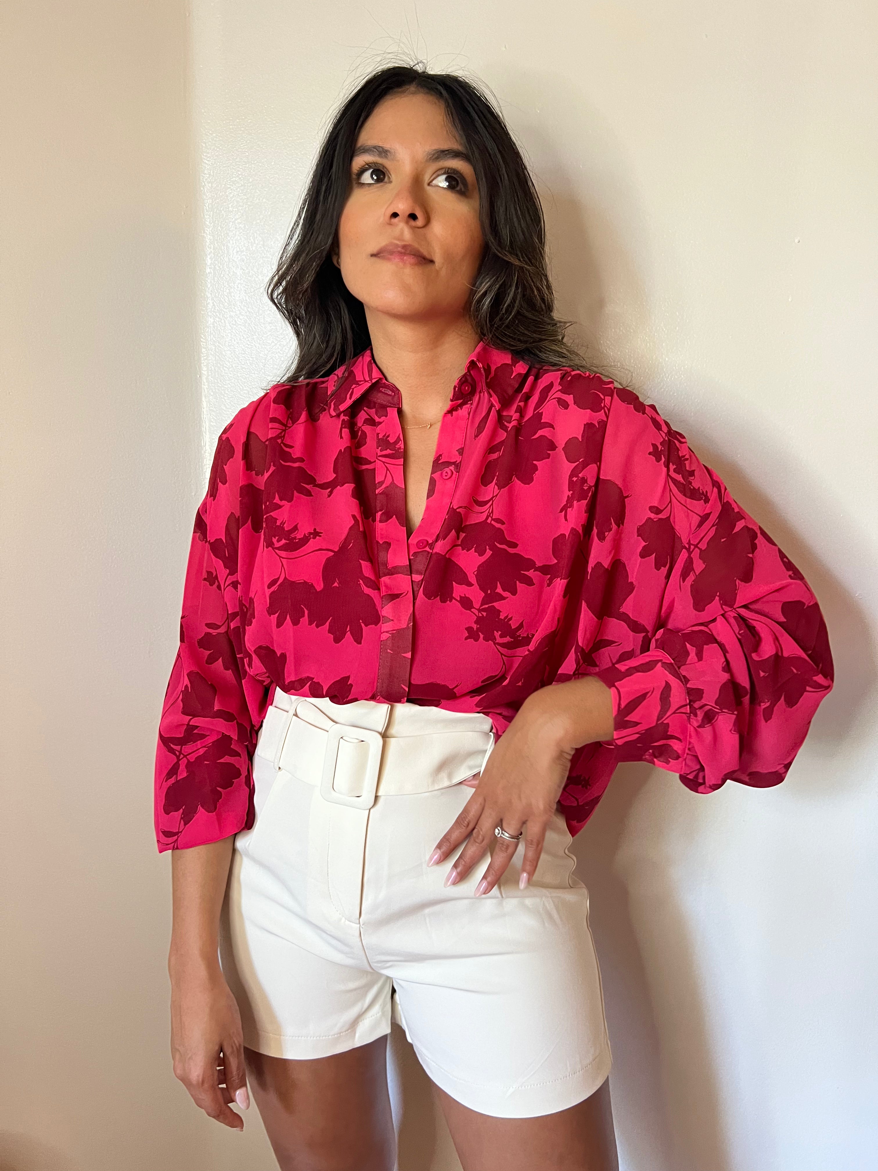 Blusa de gasa con flores de jardín