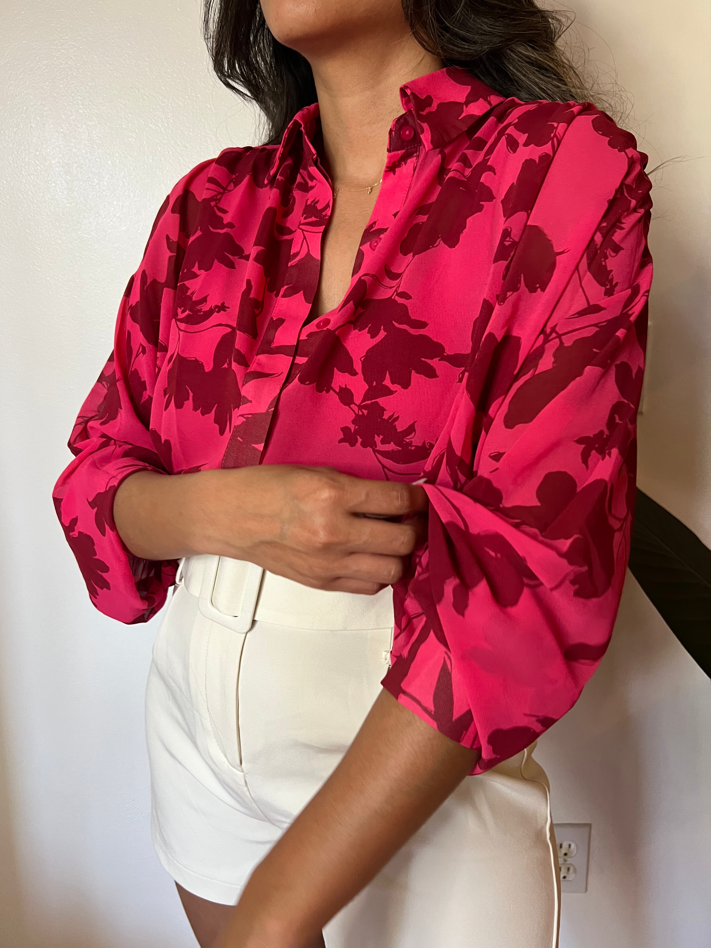 Blusa de gasa con flores de jardín