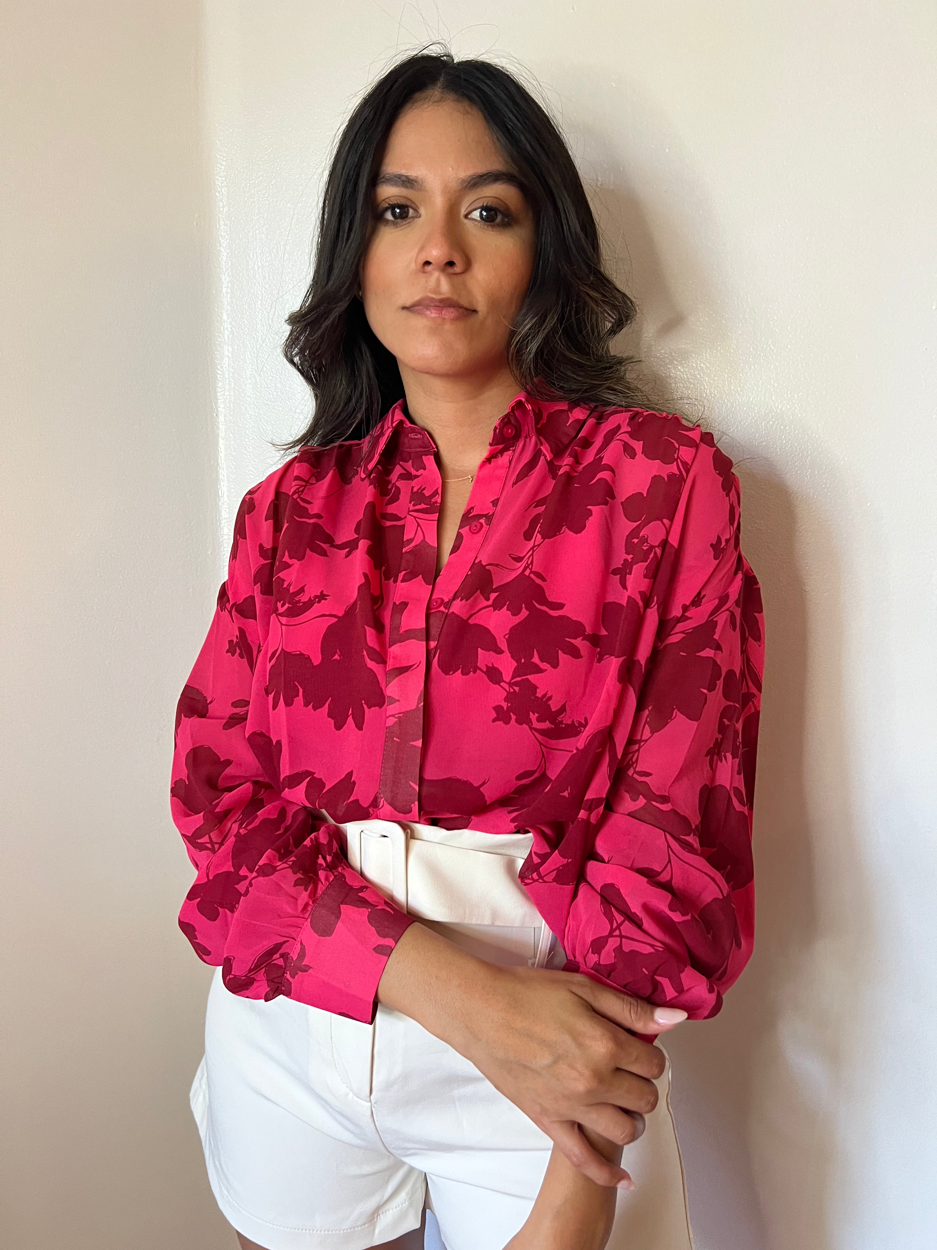 Blusa de gasa con flores de jardín