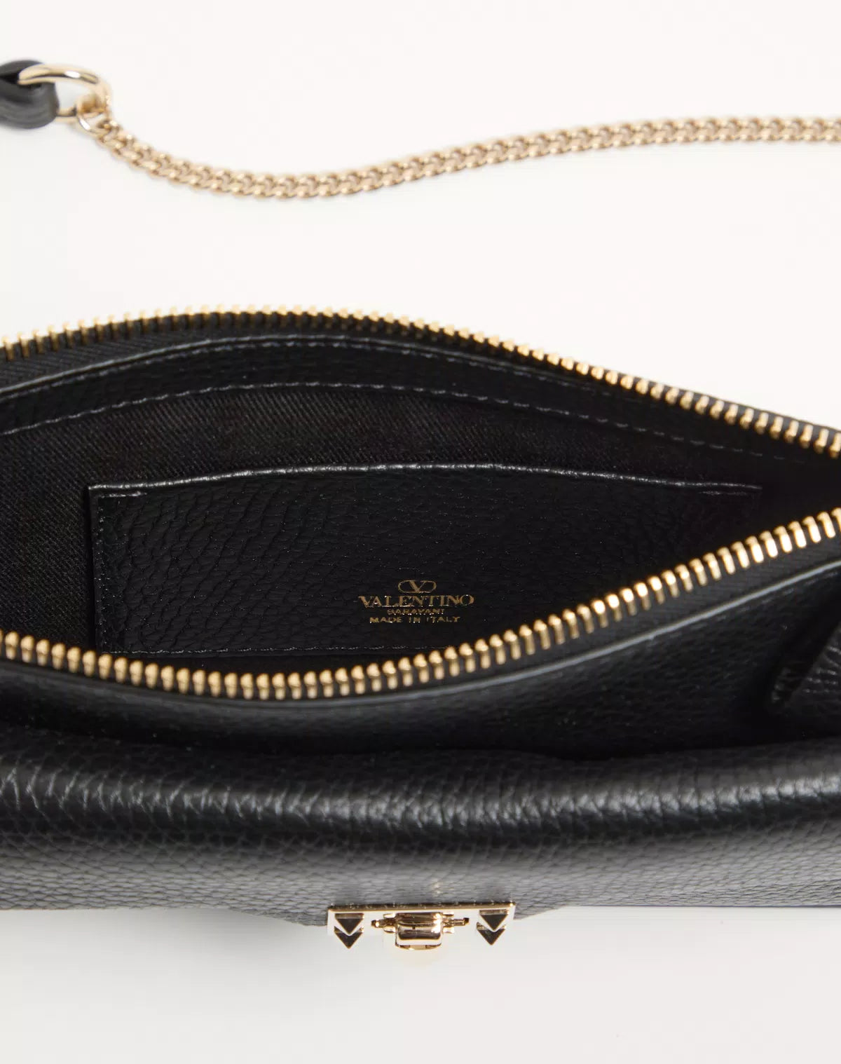 Rockstud chain pouch in grainy calfskin