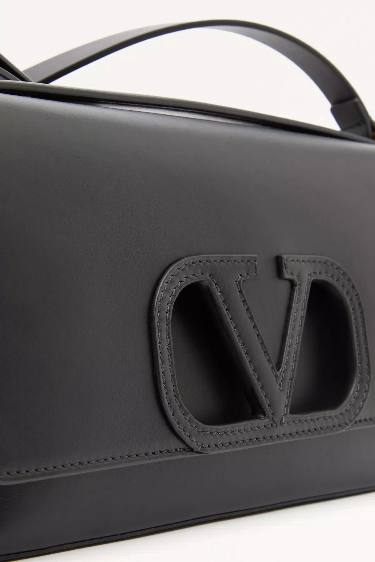 Fill me in shoulder bag in calfskin