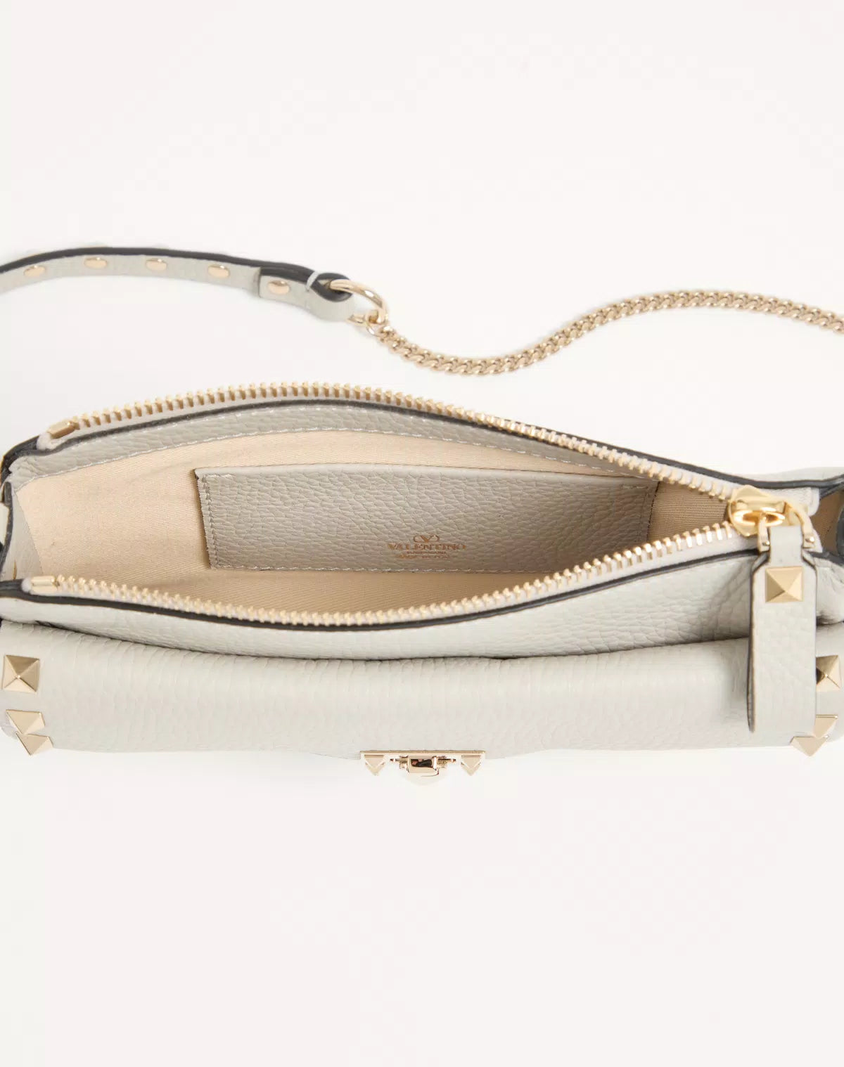 Rockstud chain pouch in grainy calfskin