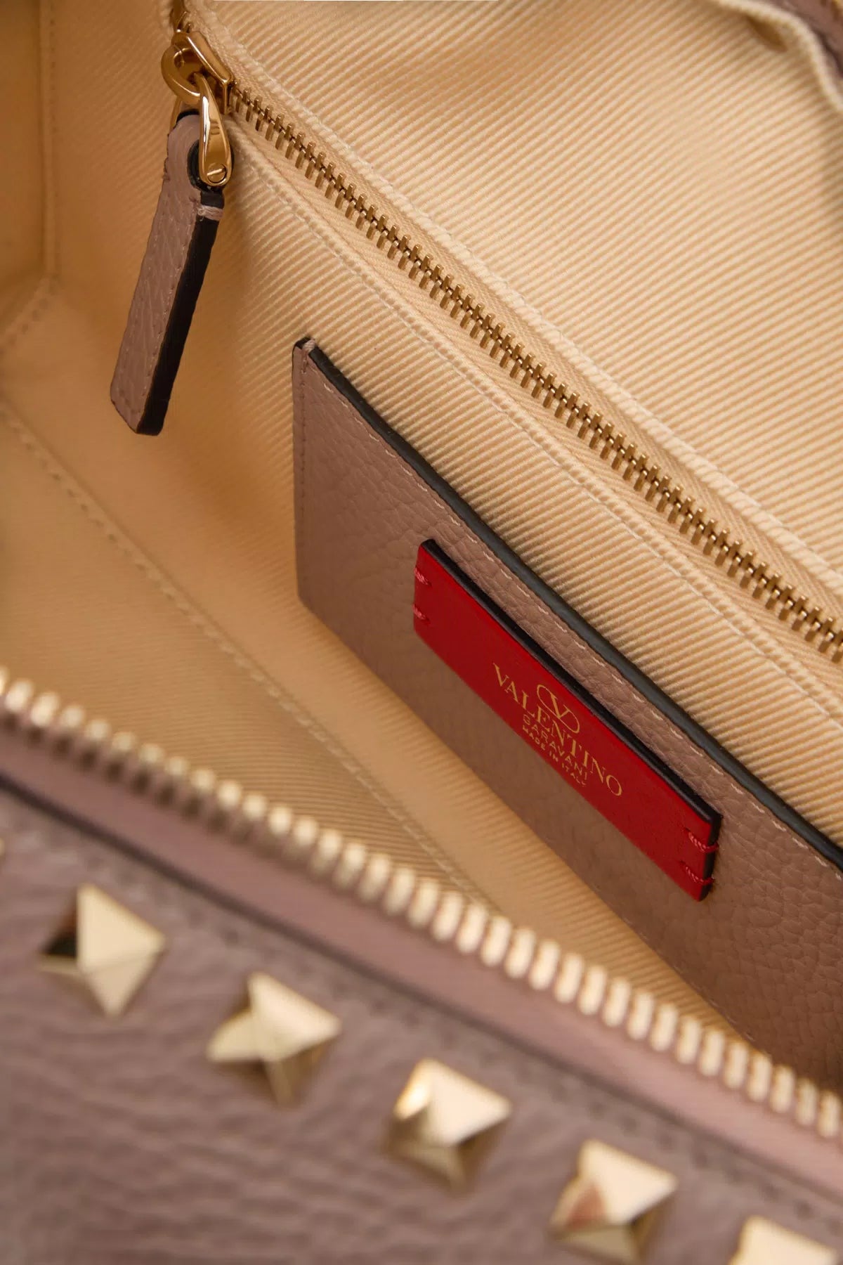Rockstud grainy calfskin handbag