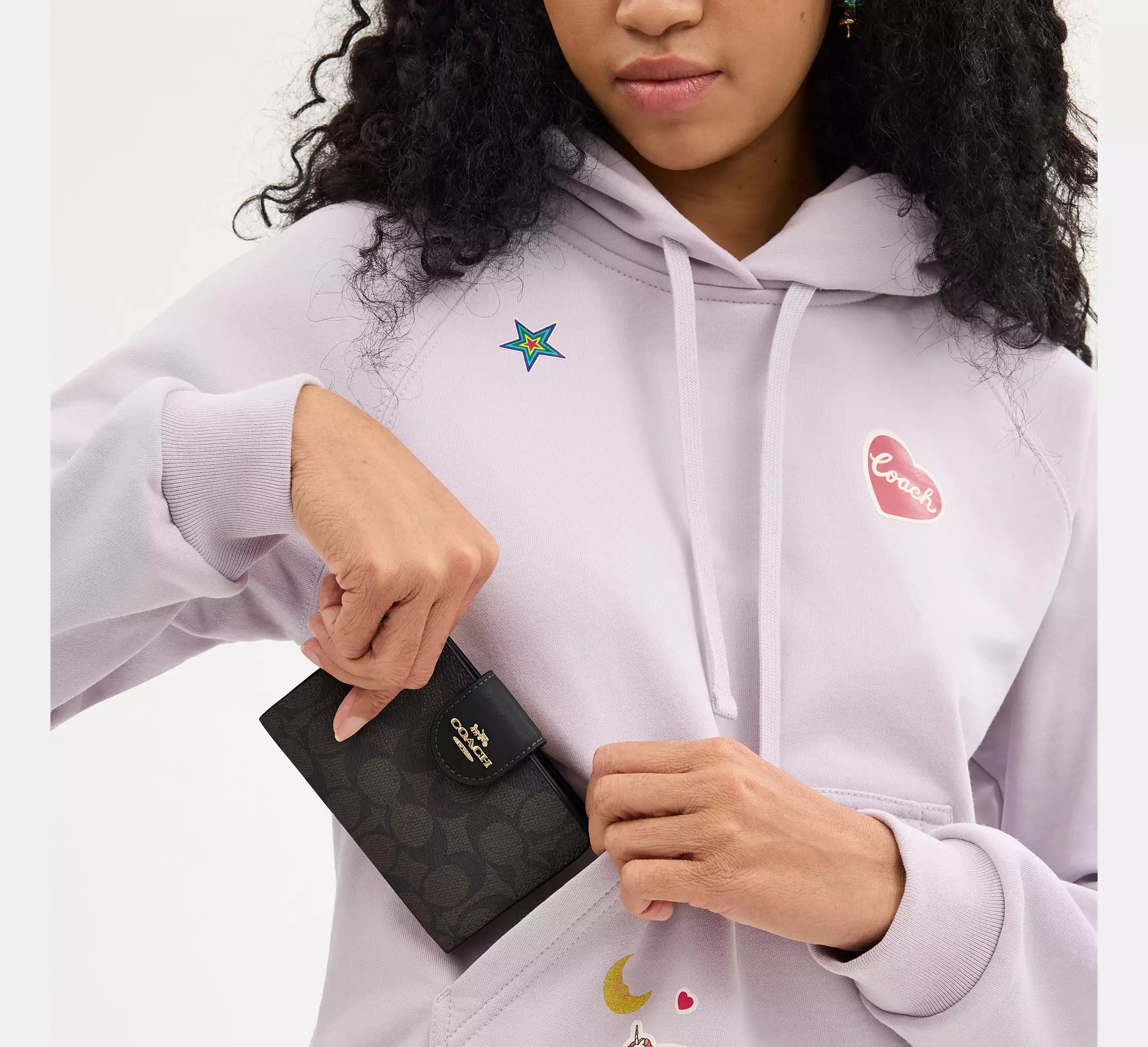 Medium Corner Zip Wallet In Signature Canvas Gold/Walnut/Black