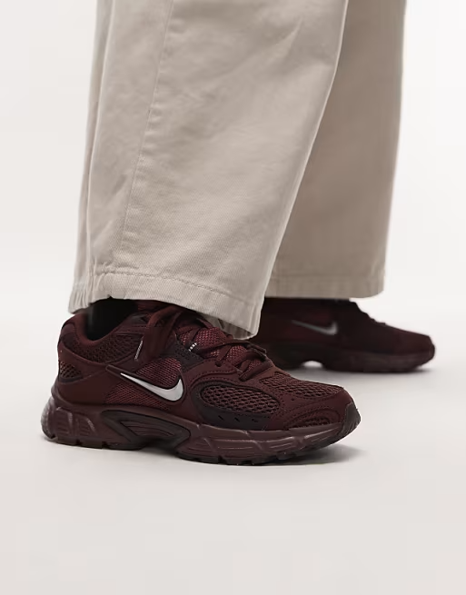 Nike V5 Rnr sneakers in burgundy