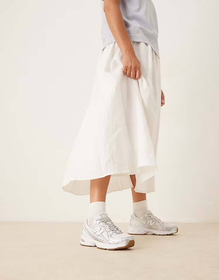 New Balance 740 lace sneakers in white