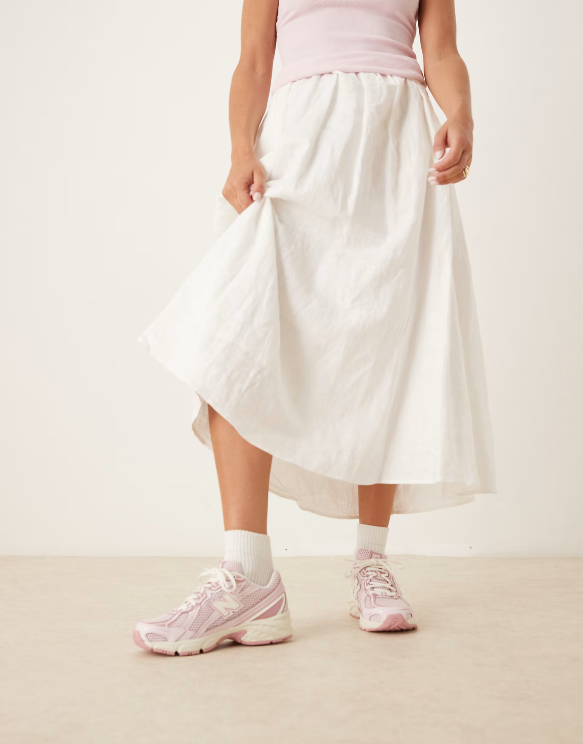 New Balance 740 sneakers in pink