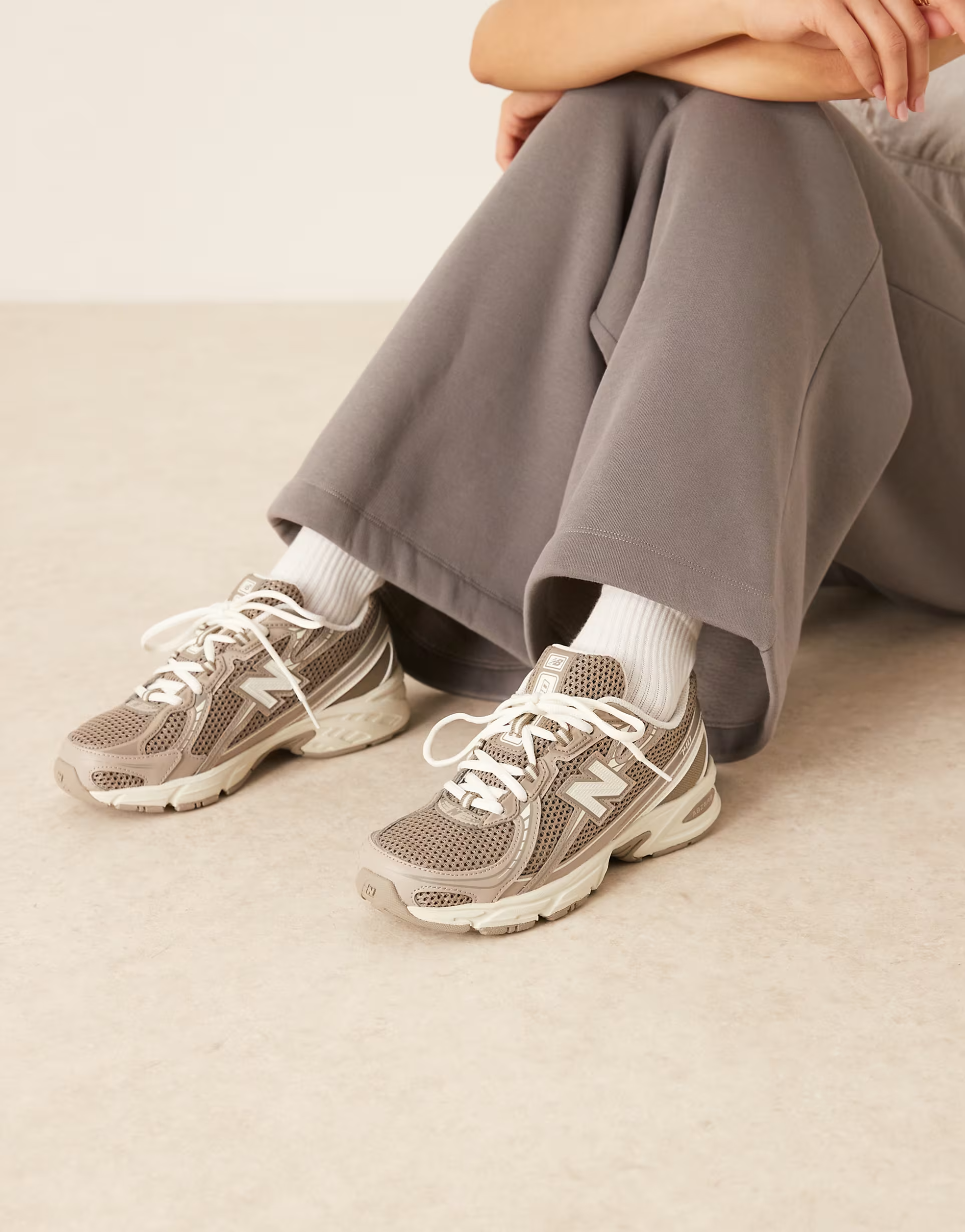 New Balance 740 unisex sneakers in brown and off-white