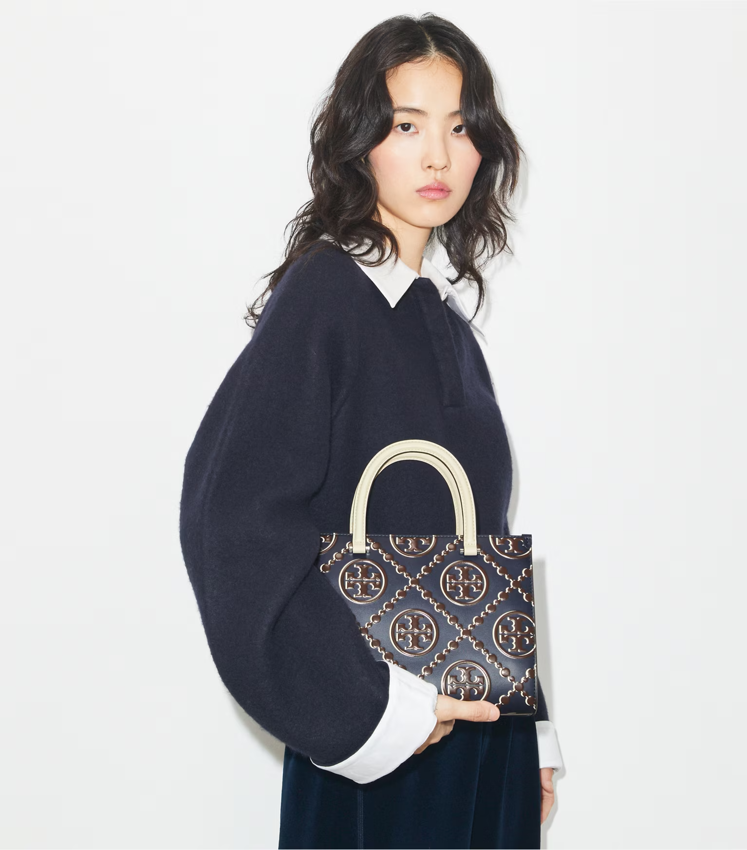 T MONOGRAM CONTRAST EMBOSSED TOP-HANDLE TOTE