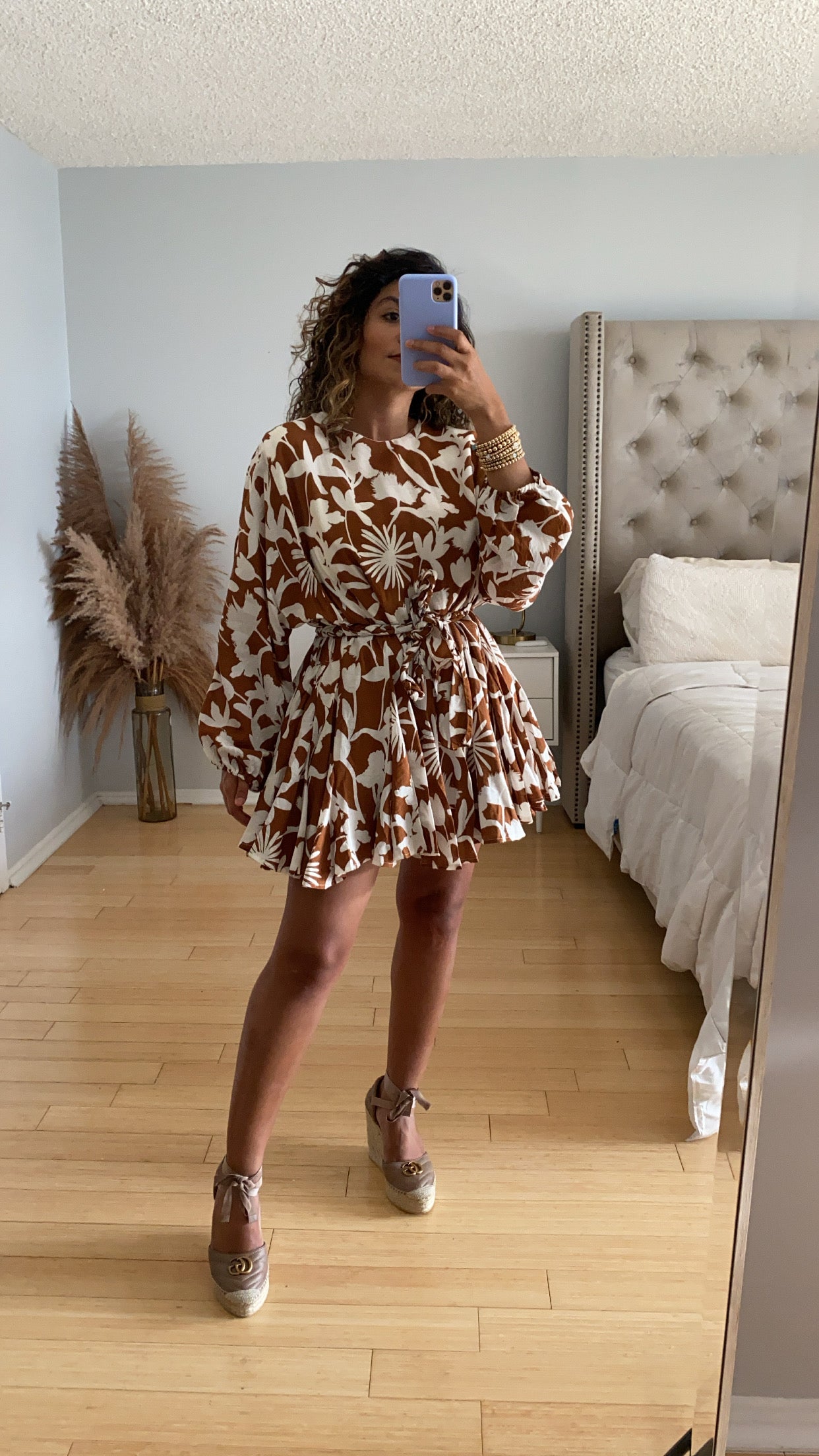 VESTIDO MINI DE MANGA LARGA CON LAZO EN LA CINTURA