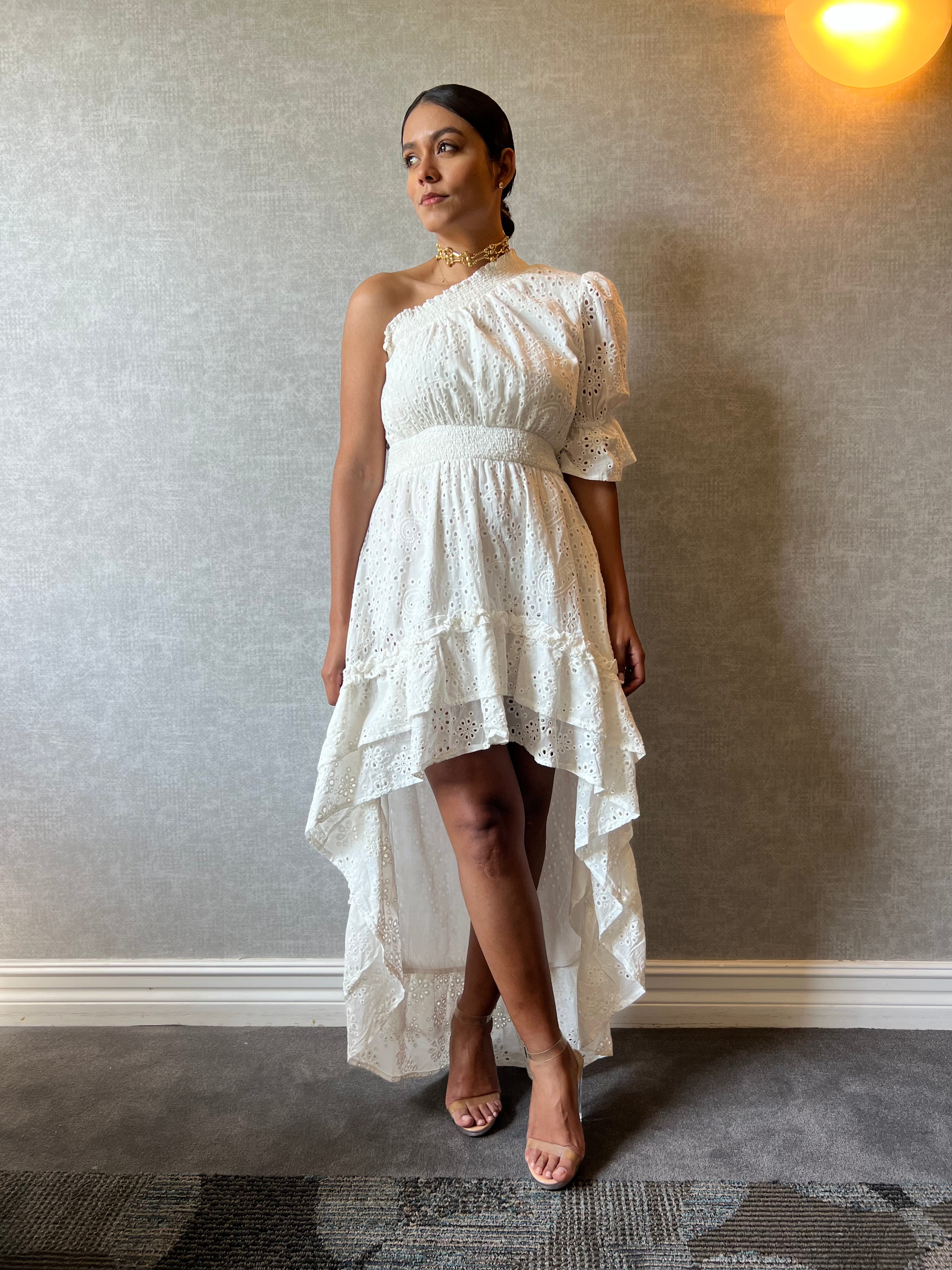 Vestido con hombros descubiertos